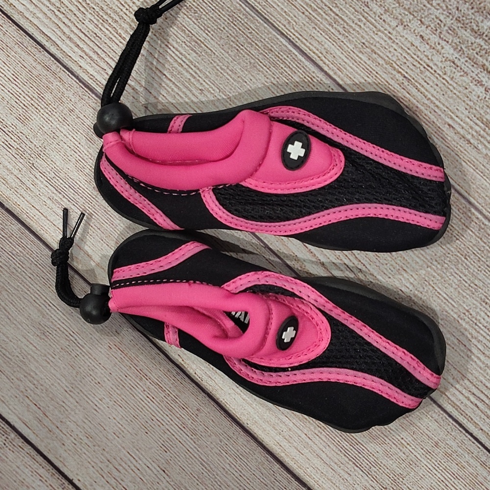 Make a Splash with Lifeguard Kids Size 7/8 Water Shoes - Pink and Black!